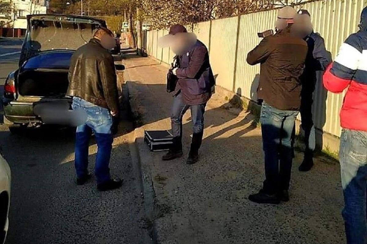 СБУ та ДБР затримали на хабарі посадовця львівської виправної колонії

