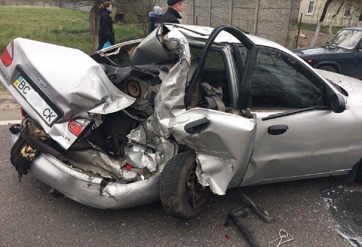 Двох людей госпіталізували після потрійної ДТП з фурою біля Кам’янки-Бузької