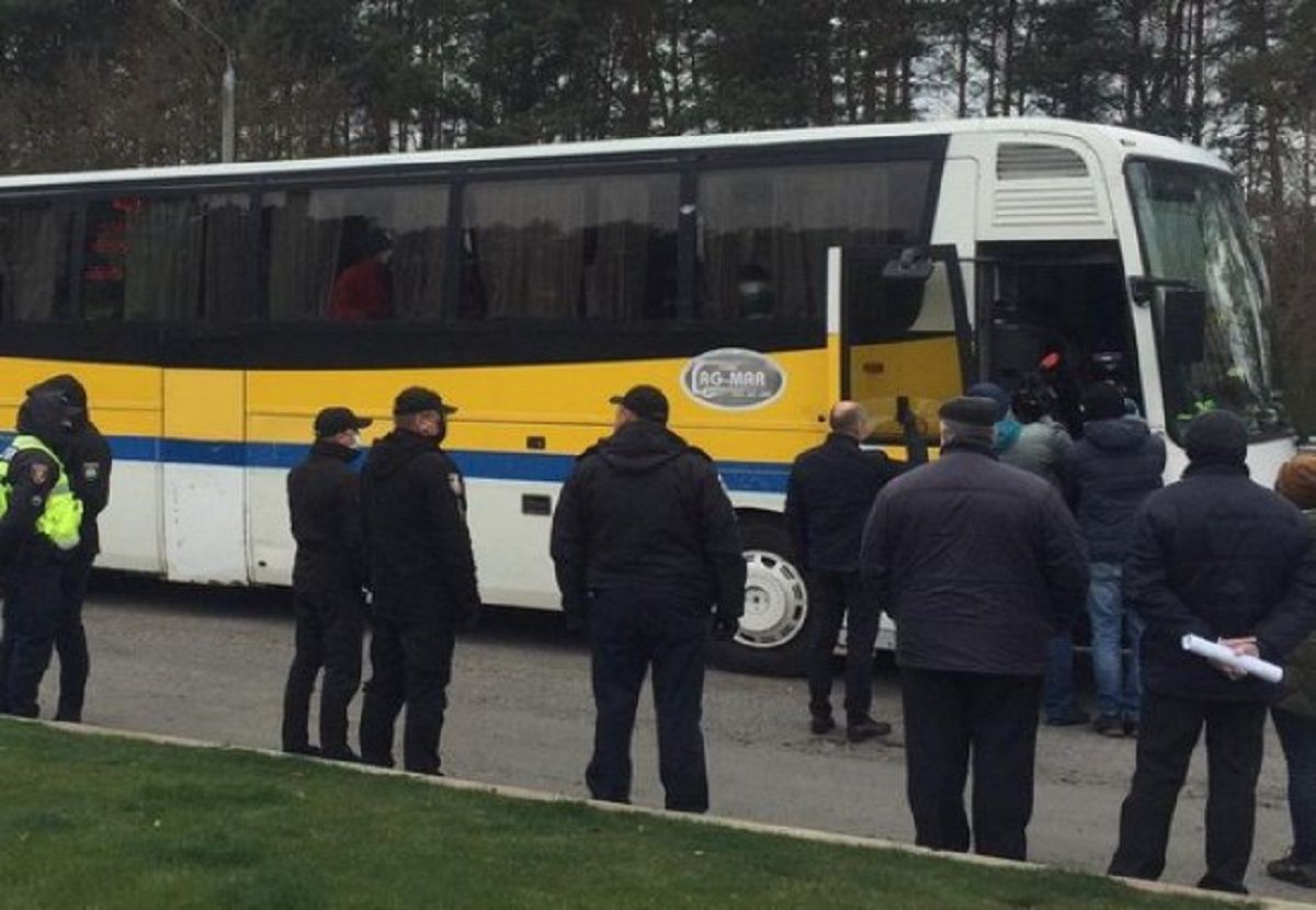 Українці влаштували протест на кордоні з Польщею через обсервацію