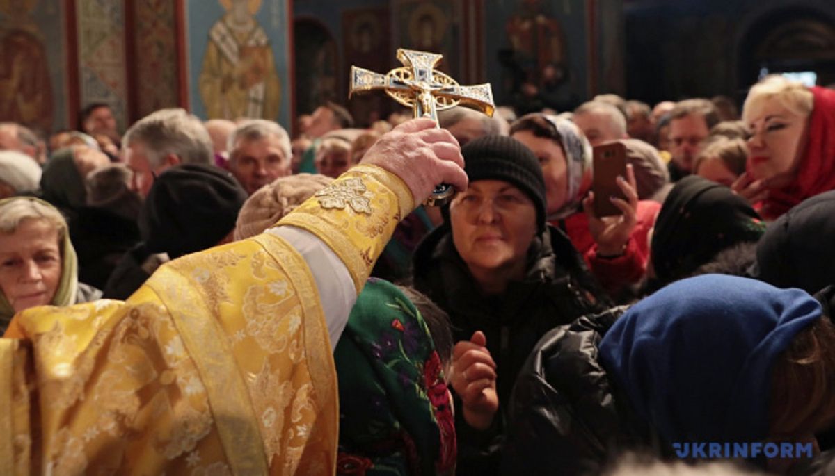 На Буковині священик з Covid-19 збирається і надалі проводити богослужіння