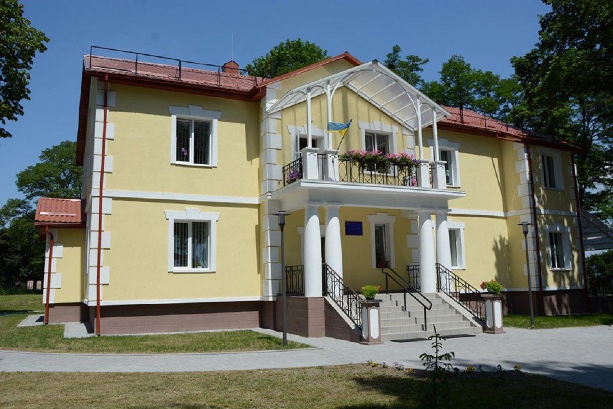 У чотирьох медиків сімейної амбулаторії у  Рудному виявили коронавірус