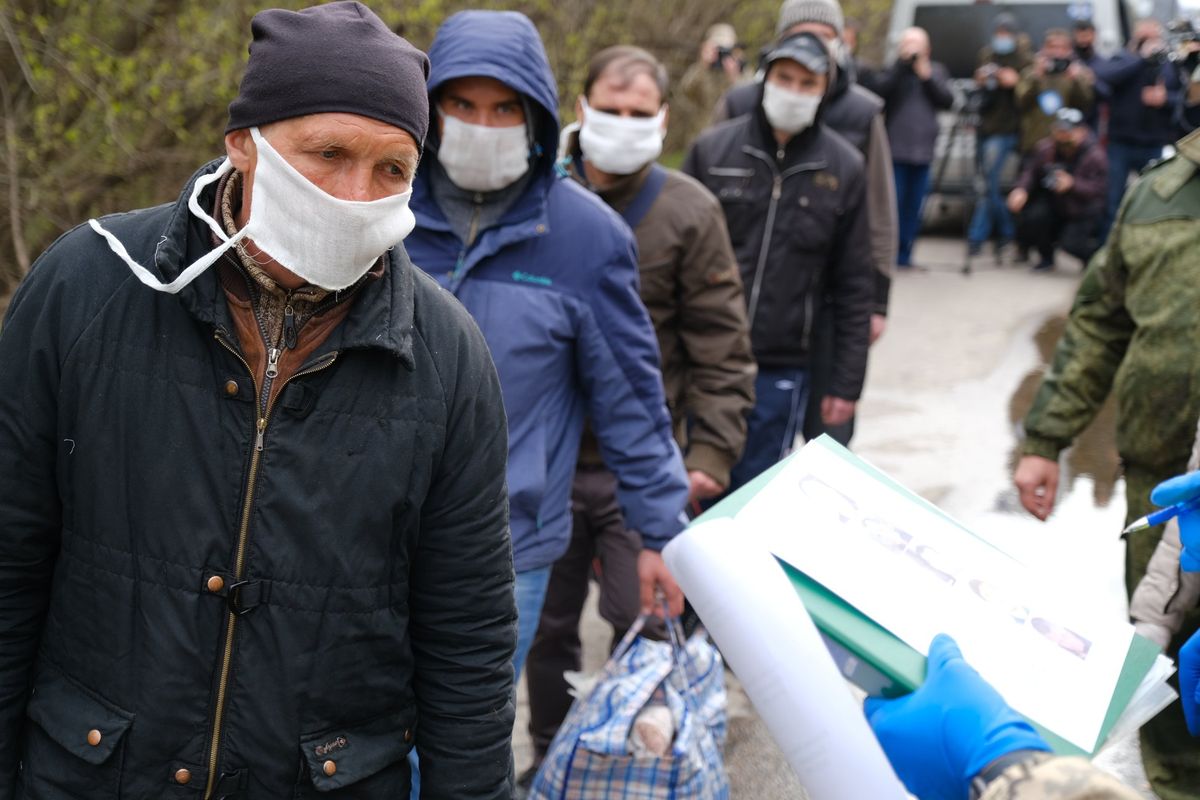 Звільнені з полону українці заявили про катування у в'язницях ОРДЛО