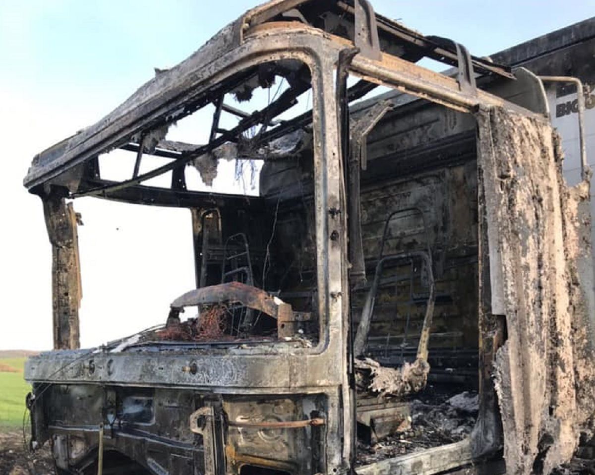 На трасі Київ-Чоп біля Львова вщент згоріла вантажівка