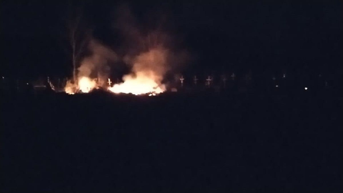 У Львові горіла територія Голосківського кладовища