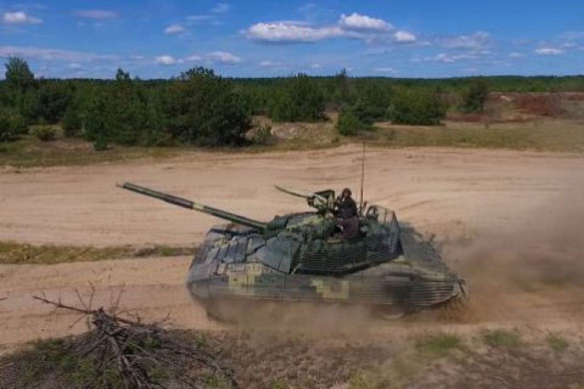 Модернізований танк Т-72 випробували під водою