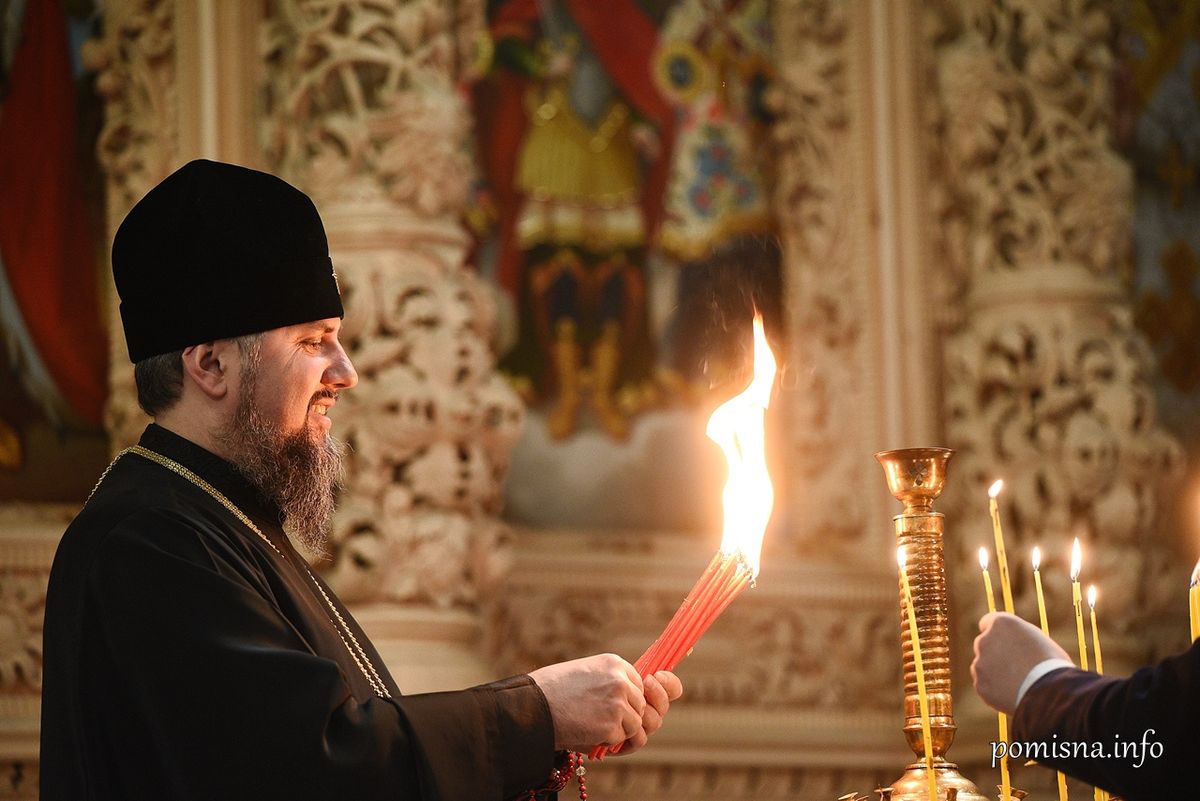 Православна церква України отримала Благодатний вогонь з Єрусалиму