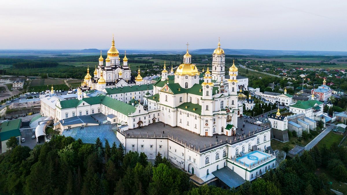 Почаїв закрили на карантин через спалах коронавірусу у лаврі