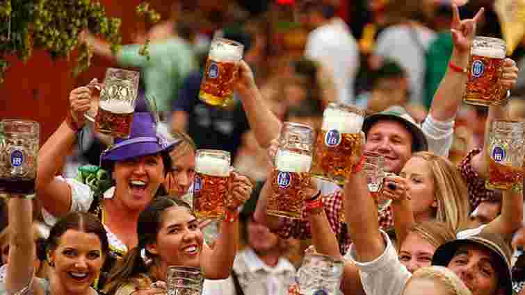 Через коронавірус у Німеччині скасували пивний фестиваль Октоберфест