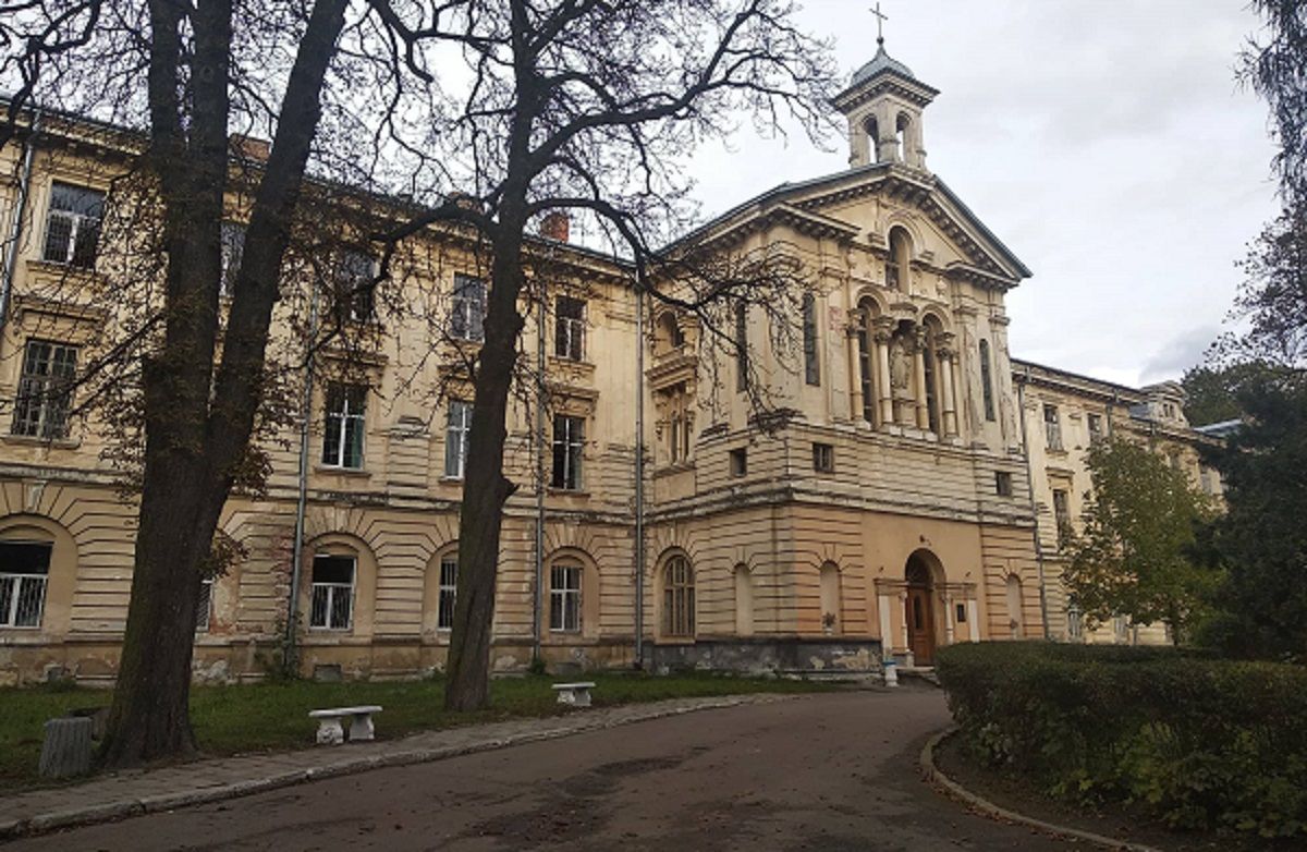 Львівська облрада готує на продаж шість лікарняних будівель