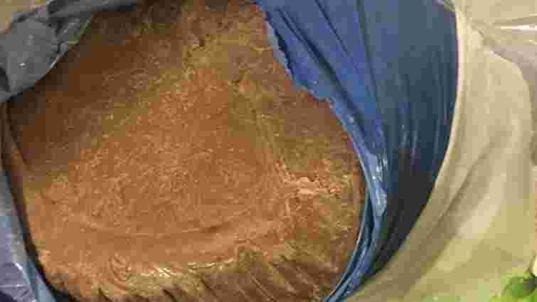 Львівські митники виявили 160 кг контрабандного шоколаду у Daewoo Lanos