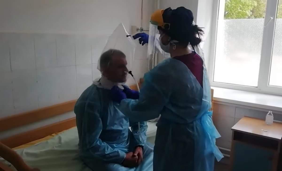 Медики з Тернопільщини навчилися замінювати апарати ШВЛ підручними засобами