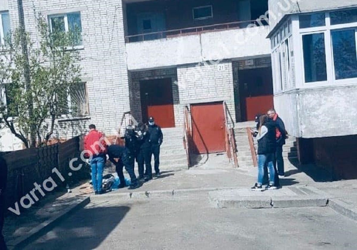 З балкону багатоповерхівки у Львові випала 34-річна жінка