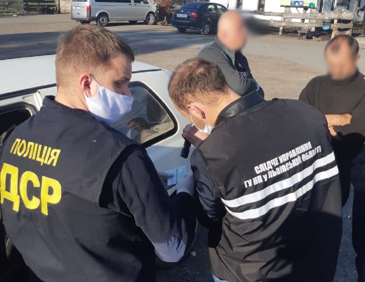 На Львівщині  під час отримання хабарів затримали двох посадовців районної та сільської рад