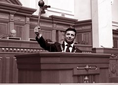 (Не)сумісність із демократією