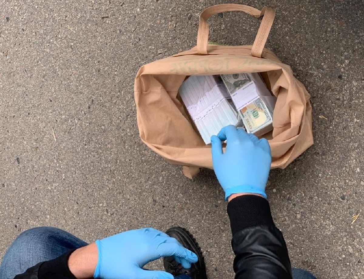 Депутата Полтавської райради затримали під час отримання 160 тис. доларів хабара