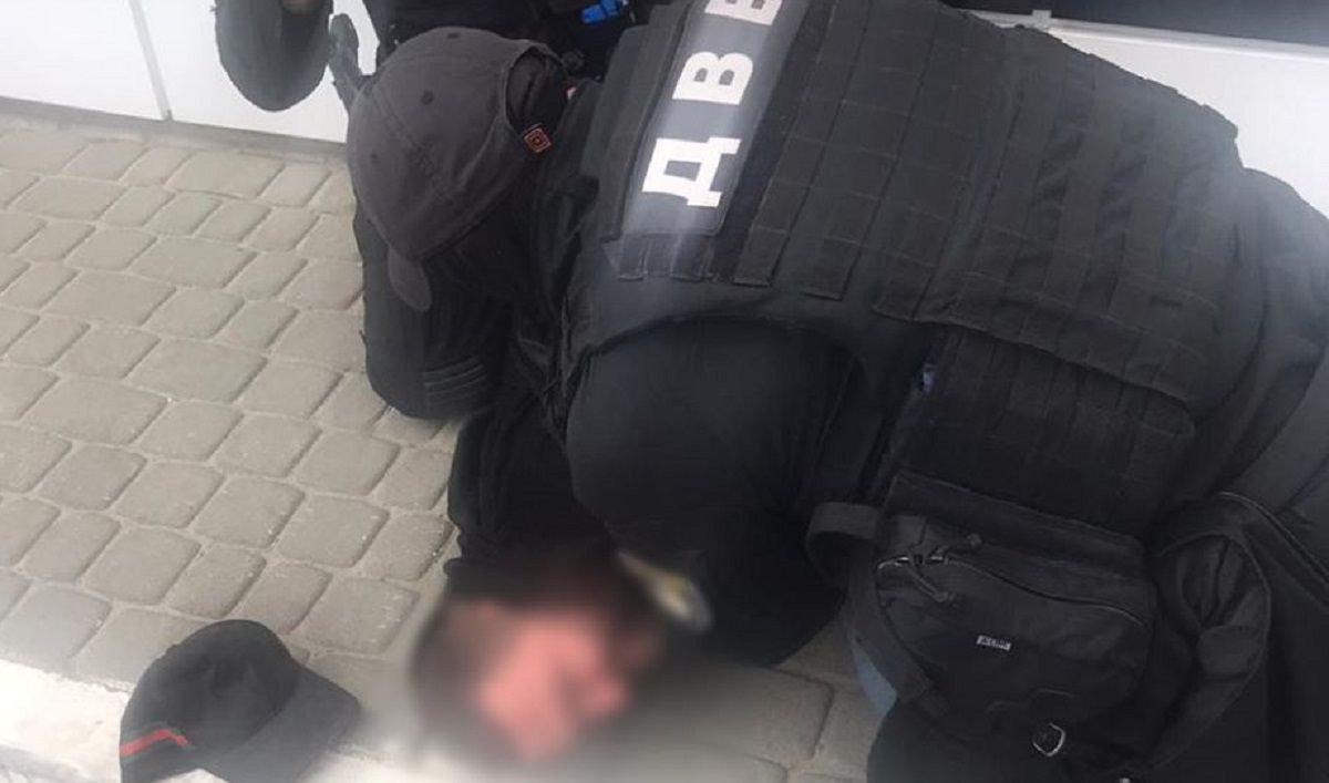 Мешканця Дрогобича затримали за аферу у 300 тис. доларів США