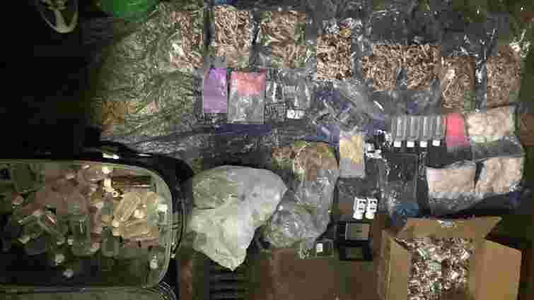 Поліція вилучила наркотиків на 10 млн грн у двох київських наркоторговців