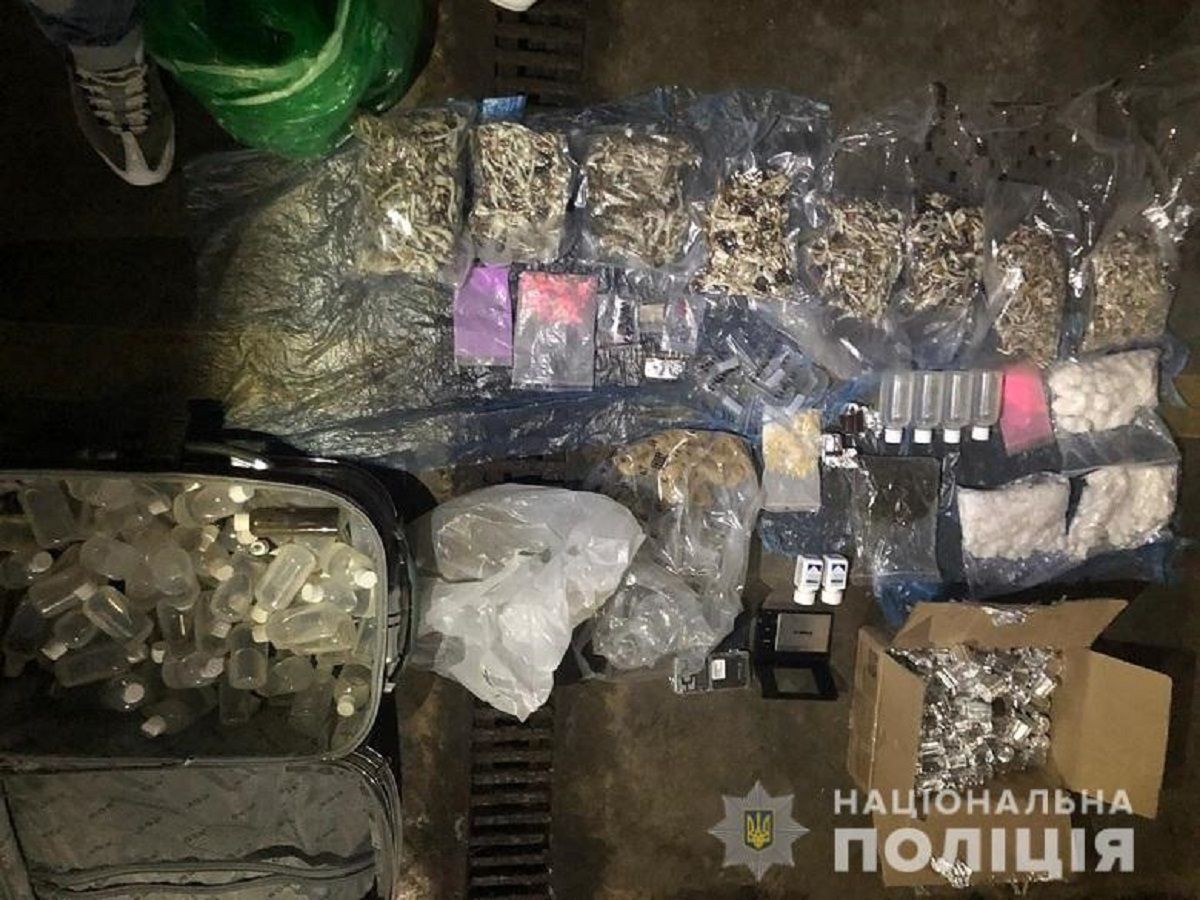 Поліція вилучила наркотиків на 10 млн грн у двох київських наркоторговців