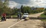 Водії самовільно відновили рух аварійною дорогою до Трускавця. Фото дня
