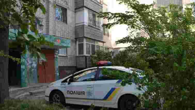 З вікна багатоповерхівки у Миколаєві викинулася ізольована 86-річна жінка