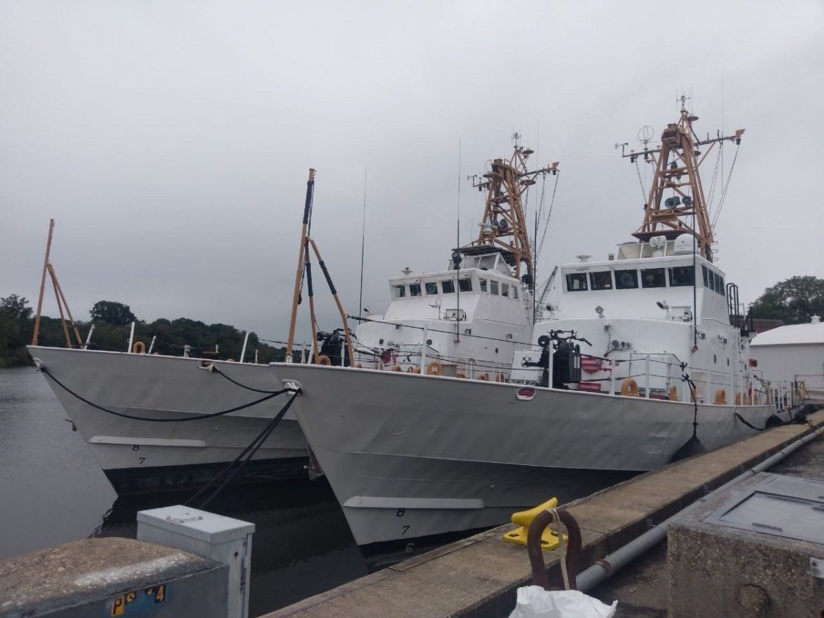 ВМС України почали набирати екіпажі для американських катерів Island