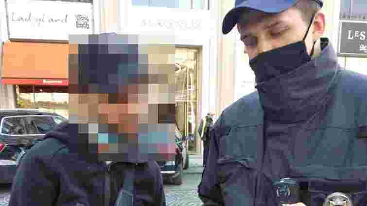 Львівські патрульні затримали водія за спробу дати 500 грн хабара