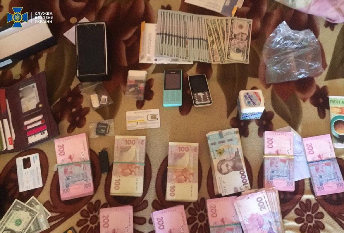 СБУ затримала хакера Sanix, який продавав найбільшу за всю історію базу вкрадених даних