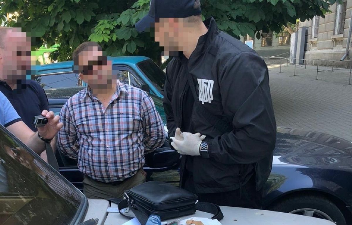На Миколаївщині підполковник СБУ вимагав у вигляді хабара 10 тонн зерна