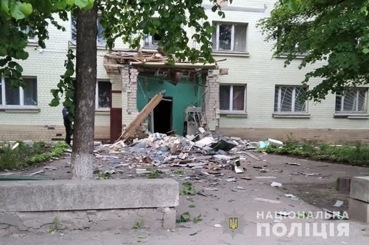 Поліцейські затримали іноземців, які підірвали банкомат і викрали 400 тис. грн
