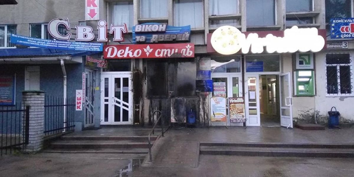 Невідомі підпалили кілька магазинів на Івано-Франківщині