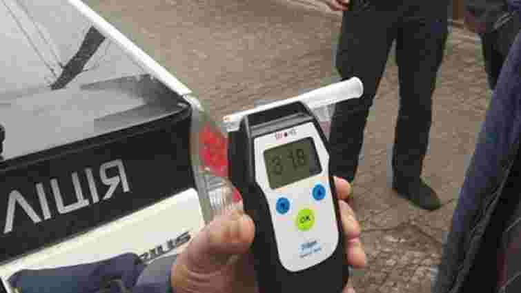 Водій маршрутки допоміг поліції заблокувати автомобіль п’яного львів'янина