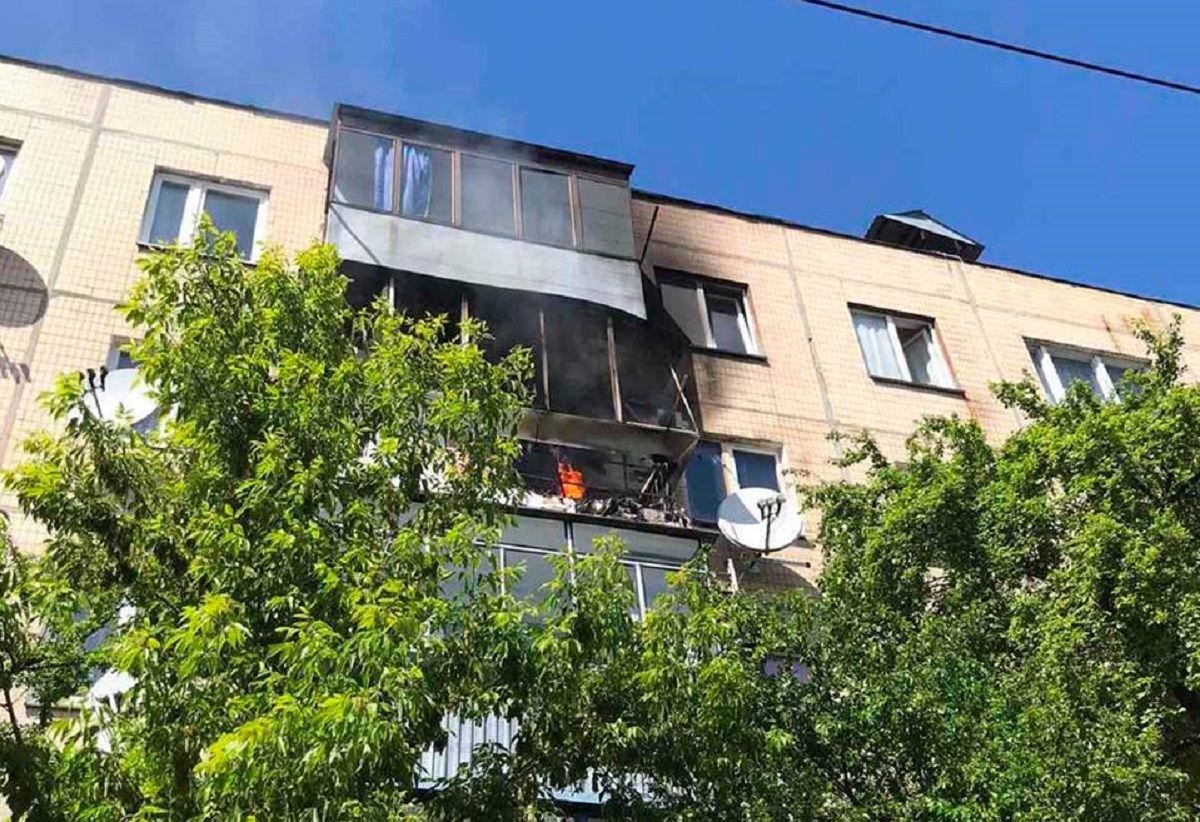 Через пожежу на балконі квартири у Львові рятувальники евакуювали сусідів