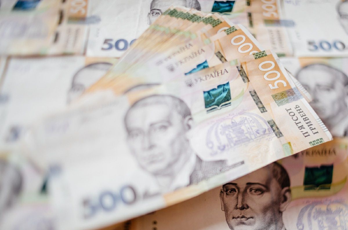 Доходи держбюджету у травні впали майже на 40%
