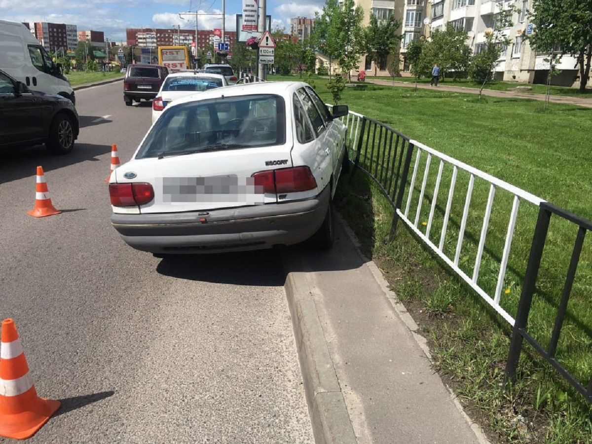 68-річний львів'янин за кермом авто втратив свідомість і в’їхав в огорожу