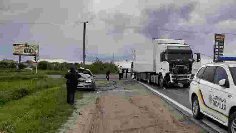 На об’їзній Львова 24-річний водій Chevrolet Aveo загинув після зіткнення з вантажівкою