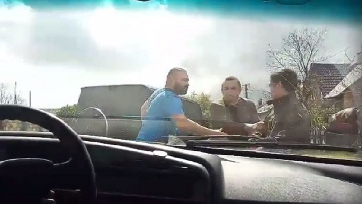 У селі біля Львова війт побився з водієм через перевищення швидкості