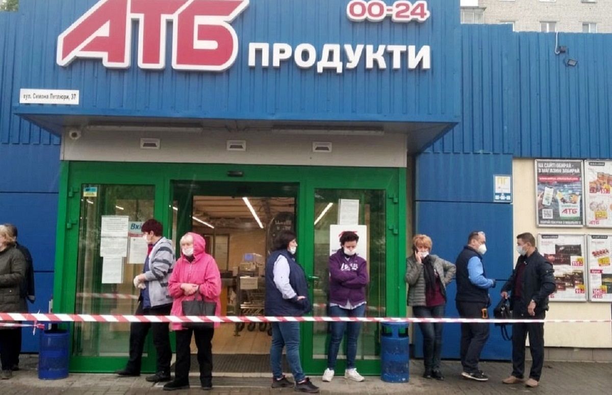 У Львові евакуйовують людей з двох мереж супермаркетів