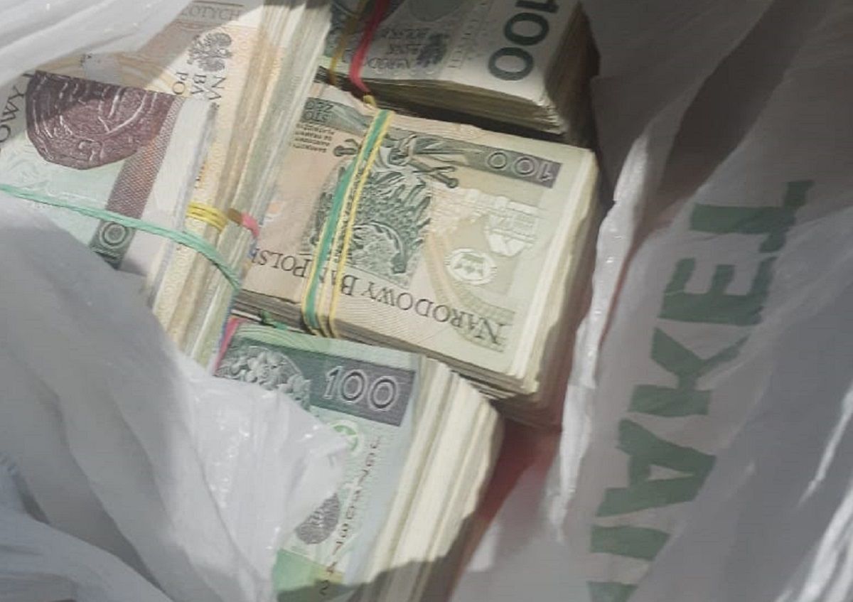 Мешканець Львівщини не задекларував на кордоні 238 тис. злотих готівкою