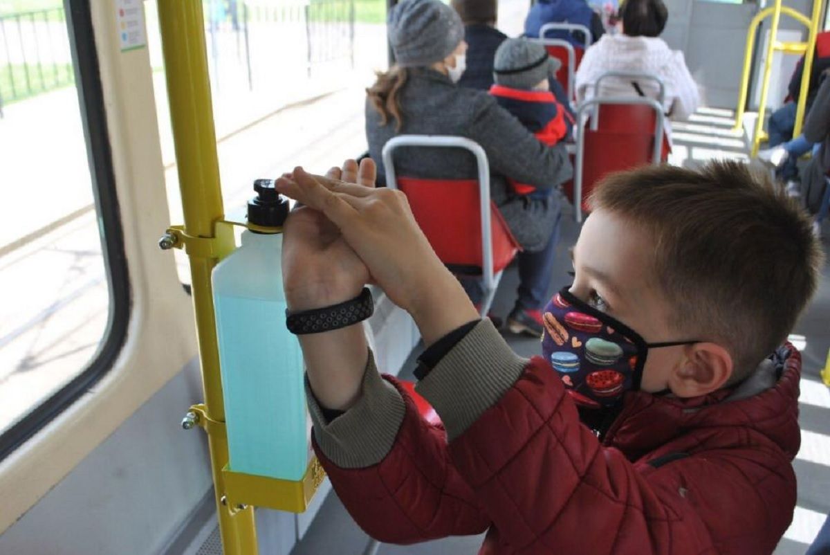 Весь комунальний транспорт у Львові обладнали дезінфекторами для рук