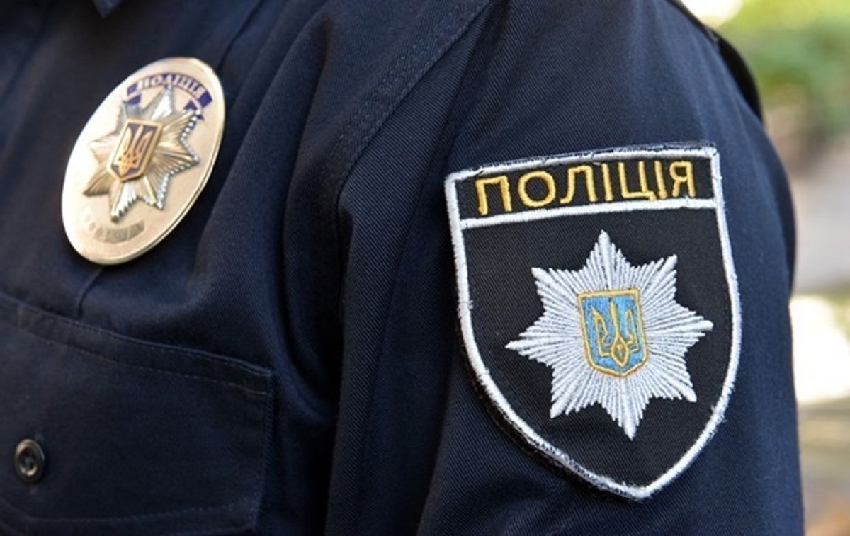 У Тернополі троє поліцейських побили чоловіка, який повідомив поліції про бійку