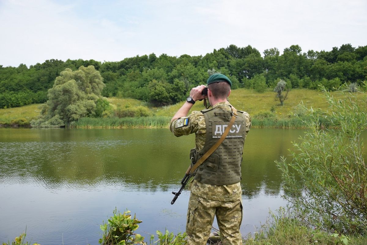Прикордонники врятували українця, якого течією занесло в Угорщину