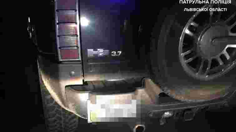 На Львівщині за хабар патрульним затримали нетверезого 35-річного водія Hummer