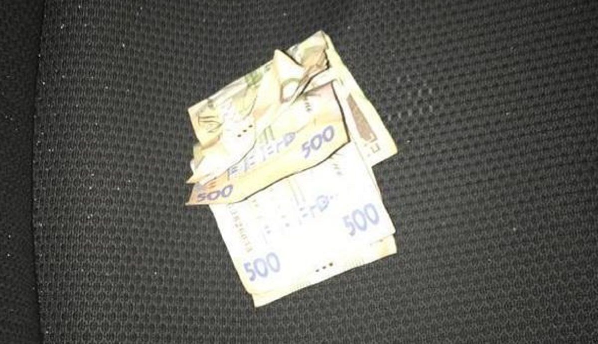 Затриманий з наркотиками мешканець Куликова намагався відкупитись від поліції 
