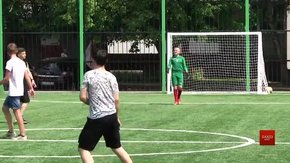 У Рясному завершують встановлення спортмайданчика із футбольним полем і тренажерами