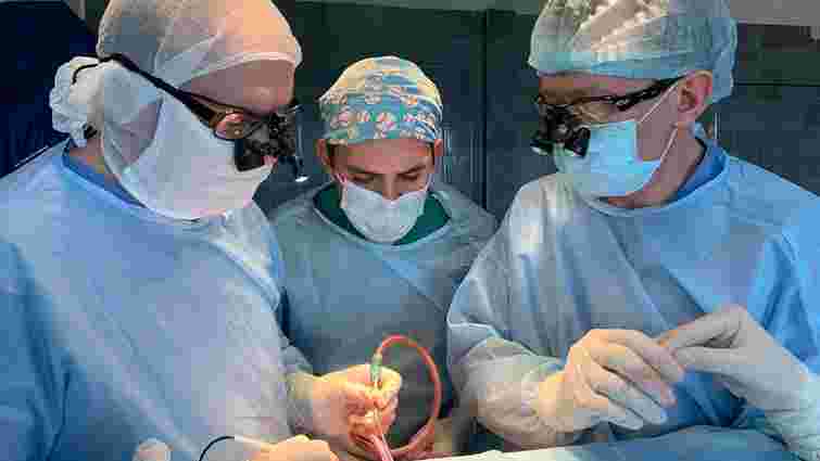 Львівські нейрохірурги успішно прооперували немовля з трикутною формою голови