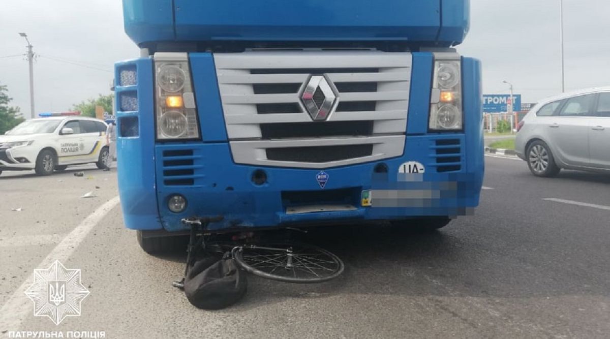 На в'їзді до Львова вантажівка збила 60-річного велосипедиста