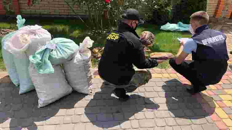 Поліцейські на Рівненщині вилучили майже 860 кг нелегального бурштину