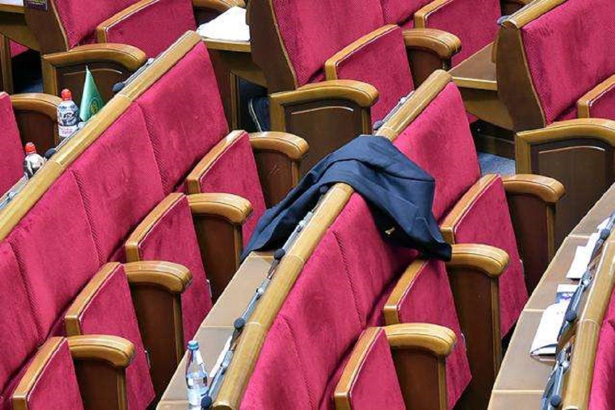 Урядовців хочуть зобов’язати звітувати про їхню роботу перед звільненням