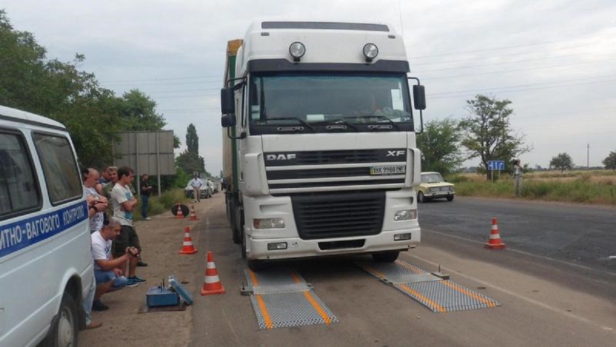 Поліції та СБУ доручили контролювати габаритно-вагові обмеження на дорогах