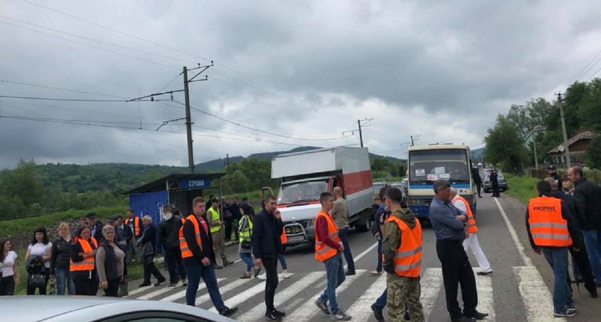 Мешканці 11 сіл заявили про безстрокове блокування траси Львів-Ужгород